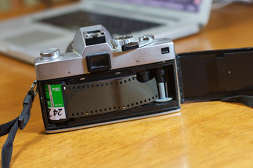 How to unload film from a 35mm camera 